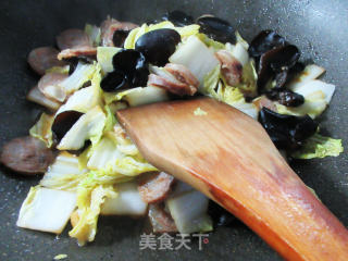 黑木耳香肠炒大白菜的做法步骤：8