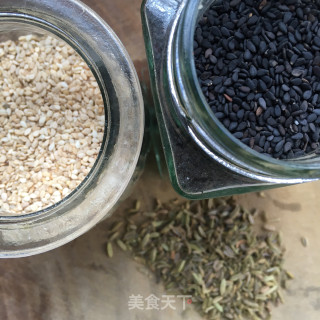 芝麻五香麻叶儿的做法步骤：1