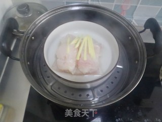 清蒸鱼块黄瓜卷的做法步骤：3