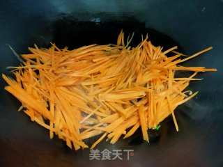 胡萝卜炒青椒丝的做法步骤：4
