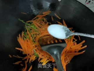 胡萝卜炒青椒丝的做法步骤：6