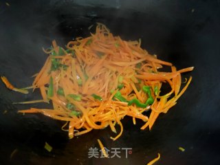 胡萝卜炒青椒丝的做法步骤：7
