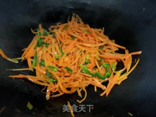 胡萝卜炒青椒丝的做法步骤：8
