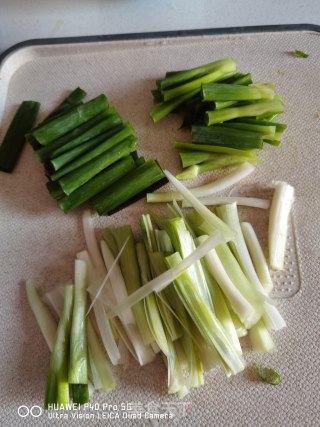 初七吃葱油拌面的做法步骤：2