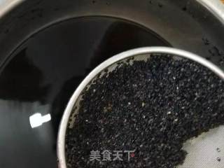 乌发养生黑芝麻丸的做法步骤：1