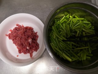 蒜苔牛肉丝的做法步骤：1