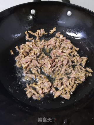 蒜苔牛肉丝的做法步骤：10