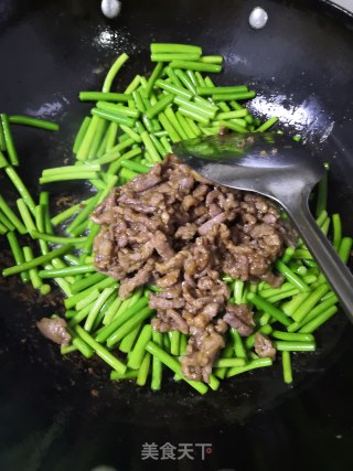 蒜苔牛肉丝的做法步骤：15