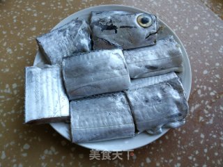 青萝卜丝烧带鱼的做法步骤：2