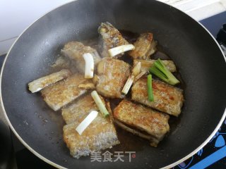 青萝卜丝烧带鱼的做法步骤：4
