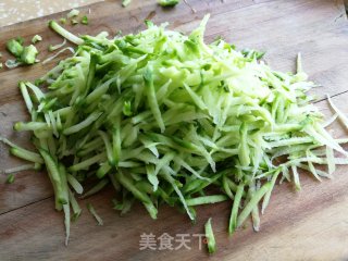 青萝卜丝烧带鱼的做法步骤：6