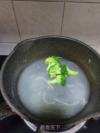 西兰花牛肉榨菜面的做法步骤：6