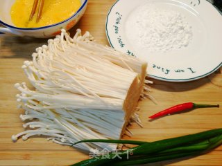 金针菇这样做更好吃～酥脆金针菇的做法步骤：2