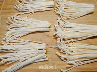 金针菇这样做更好吃～酥脆金针菇的做法步骤：3