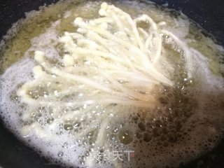 金针菇这样做更好吃～酥脆金针菇的做法步骤：7