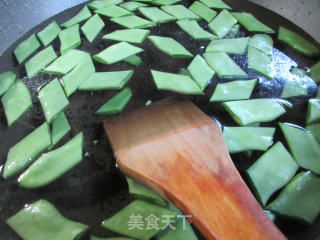 香肠炒油豆角的做法步骤：4