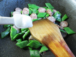 香肠炒油豆角的做法步骤：7