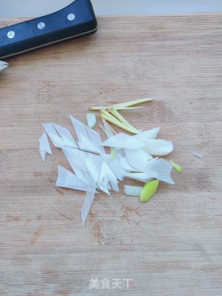 腊八醋蒸黄花鱼的做法步骤：2