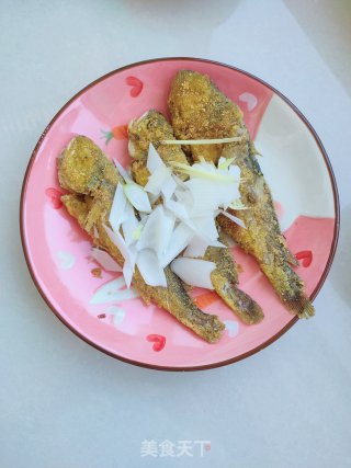 腊八醋蒸黄花鱼的做法步骤：5