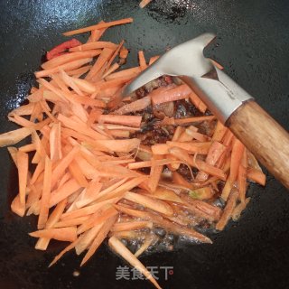 胡萝卜小炒的做法步骤：4