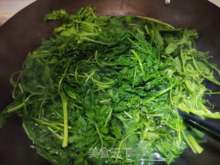 荠菜饺子的做法步骤：1