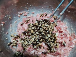 荠菜饺子的做法步骤：4