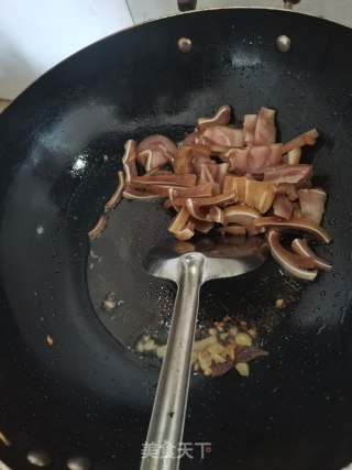 辣炒猪耳朵的做法步骤：2