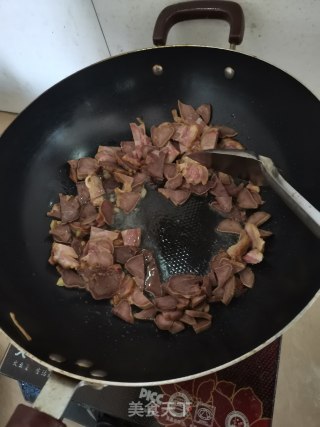 辣炒猪舌头的做法步骤：2