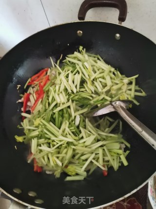 肉丝炒芹菜的做法步骤：2