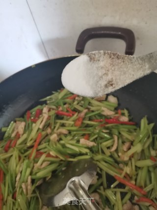 肉丝炒芹菜的做法步骤：4