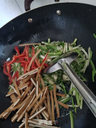 辣炒水芹菜的做法步骤：3