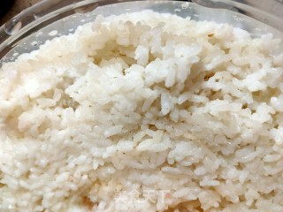 香肠鸡蛋葱花炒饭的做法步骤：1
