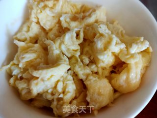 香肠鸡蛋葱花炒饭的做法步骤：3