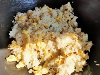 香肠鸡蛋葱花炒饭的做法步骤：11