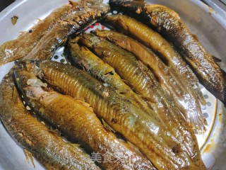 香煎泥鳅鱼的做法步骤：3