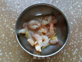 青蒜荸荠炒虾仁的做法步骤：1