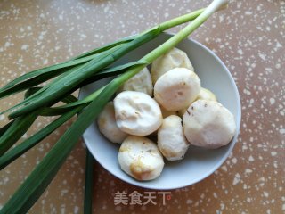 青蒜荸荠炒虾仁的做法步骤：2