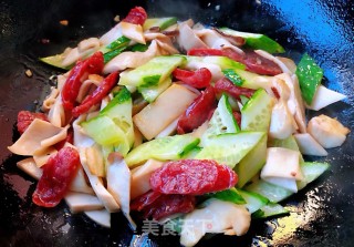 腊肠黄瓜炒杏鲍菇的做法步骤：10