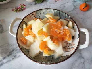 冰糖苹果梨水的做法步骤：2