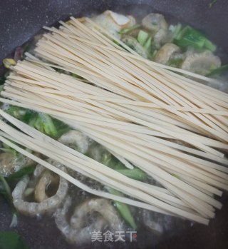 青菜香肠鸡蛋面的做法步骤：4