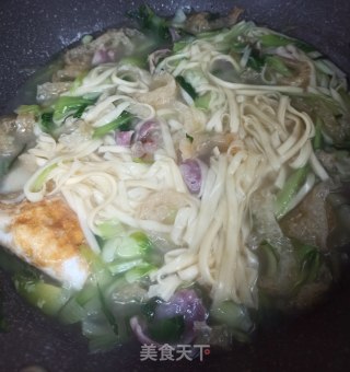 青菜香肠鸡蛋面的做法步骤：5