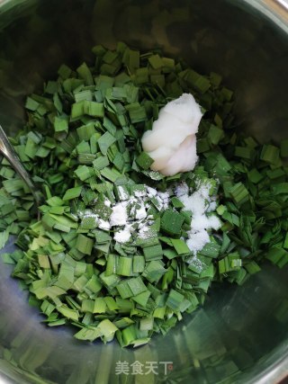 韭菜香菇鲜虾蒸饺的做法步骤：5