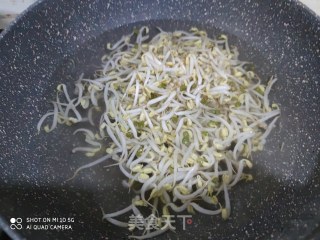 豆腐皮炒豆芽的做法步骤：2