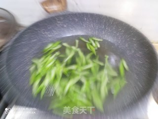 西芹炒腰果的做法步骤：2