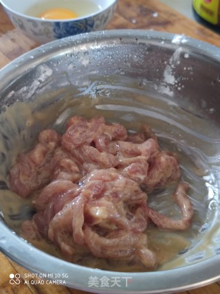 鱼香肉丝的做法步骤：3