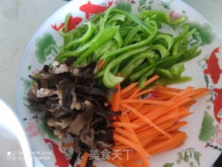鱼香肉丝的做法步骤：4