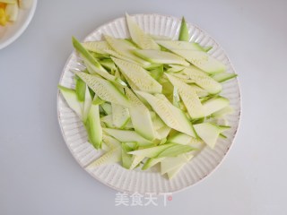清炒葫芦瓜片的做法步骤：2