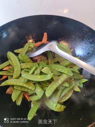 荷兰豆炒木耳的做法步骤：6