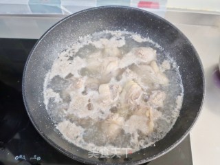 茶树菇焖炒鸡的做法步骤：3