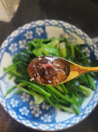 红葱油酥拌菠菜的做法步骤：5